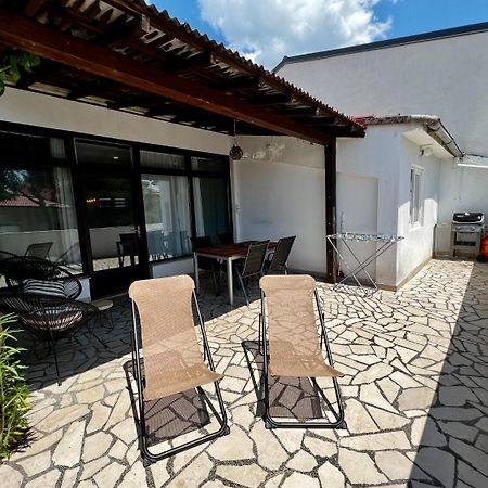 Apartment Denis - Great Location & Large Terrace Makarska Exterior foto