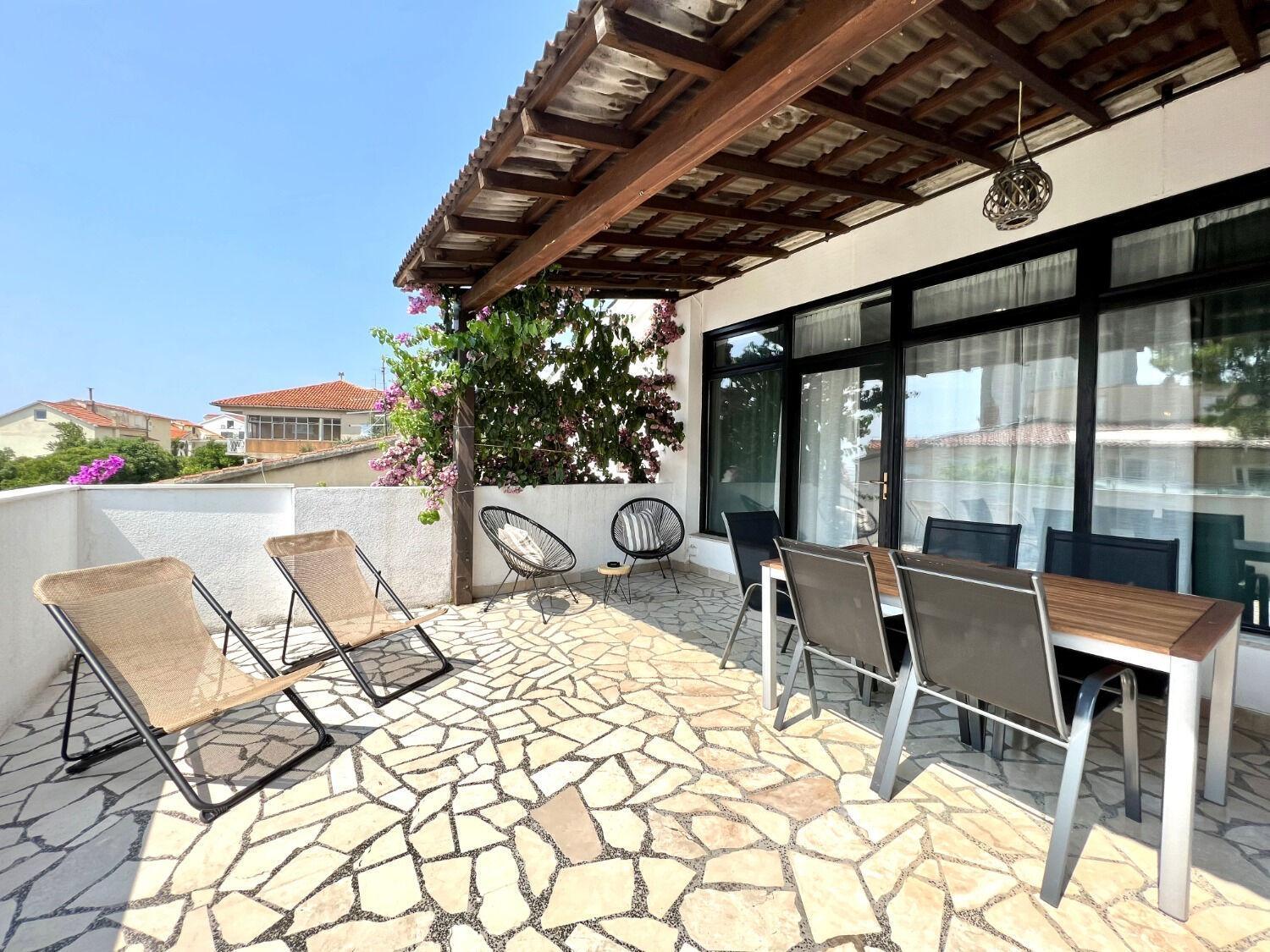 Apartment Denis - Great Location & Large Terrace Makarska Exterior foto